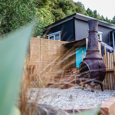 Kaitake Kabana - Unique, Off-Grid, Studio Retreat Oakura Екстер'єр фото