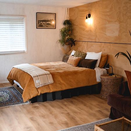 Kaitake Kabana - Unique, Off-Grid, Studio Retreat Oakura Екстер'єр фото