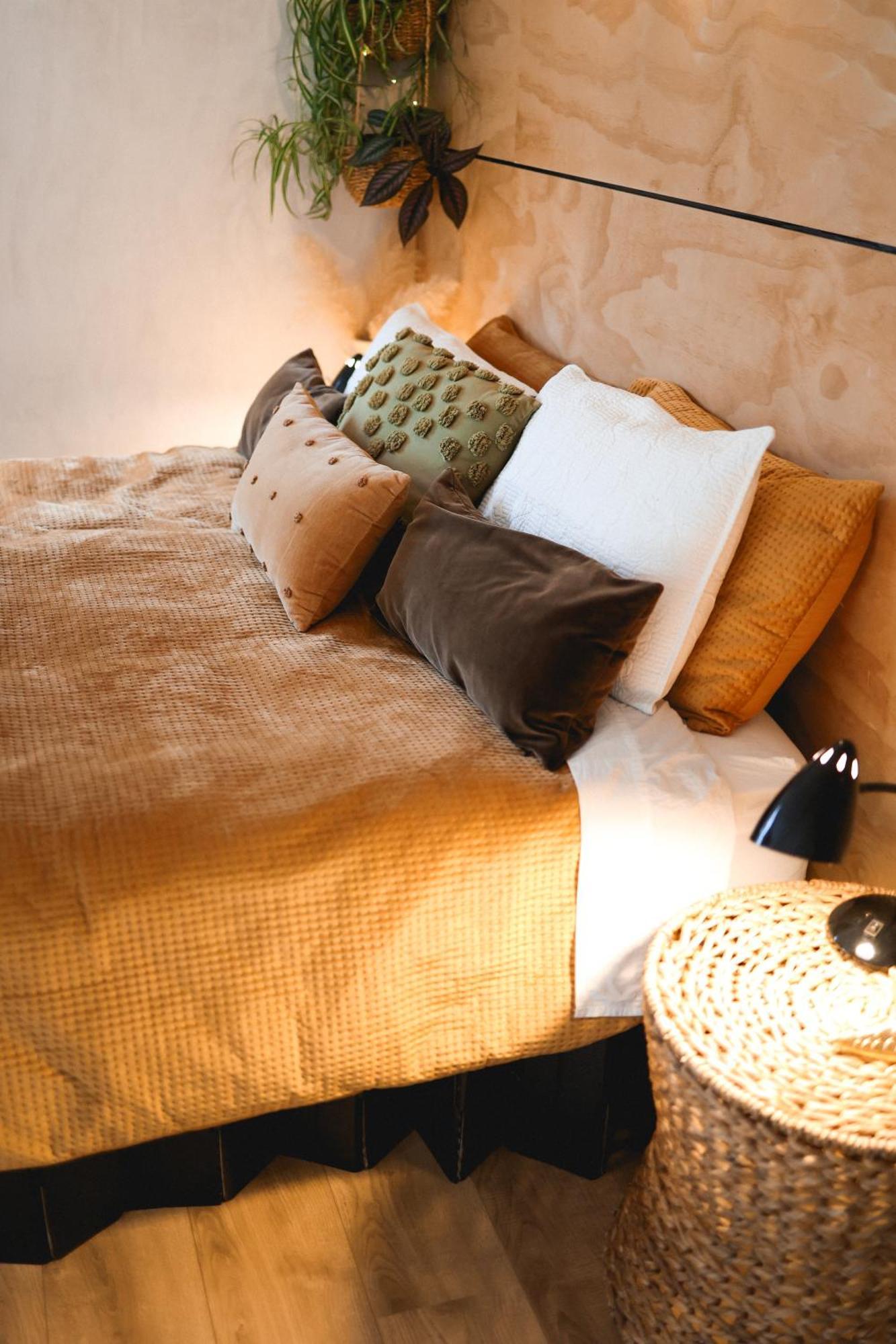 Kaitake Kabana - Unique, Off-Grid, Studio Retreat Oakura Екстер'єр фото