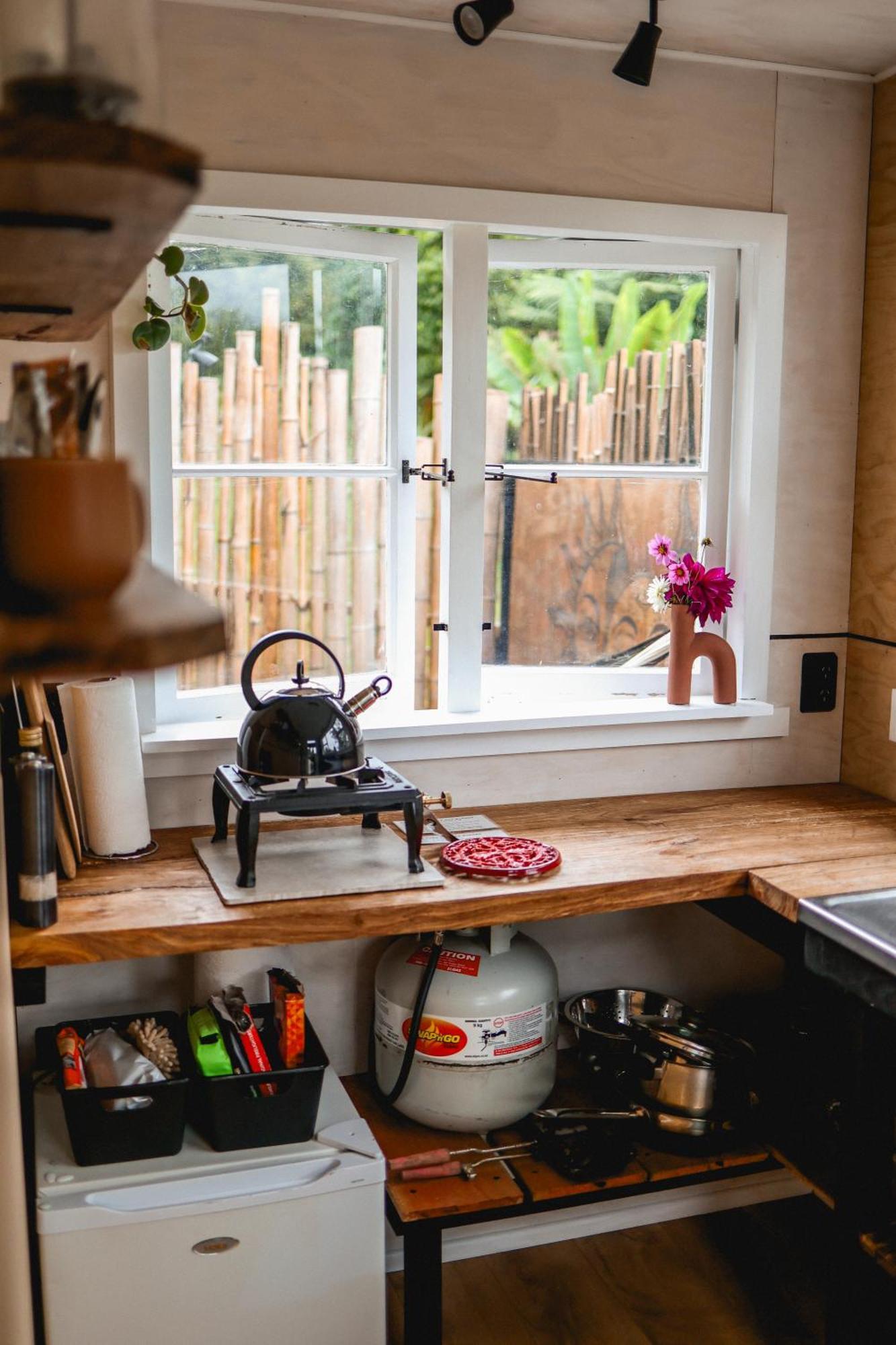 Kaitake Kabana - Unique, Off-Grid, Studio Retreat Oakura Екстер'єр фото