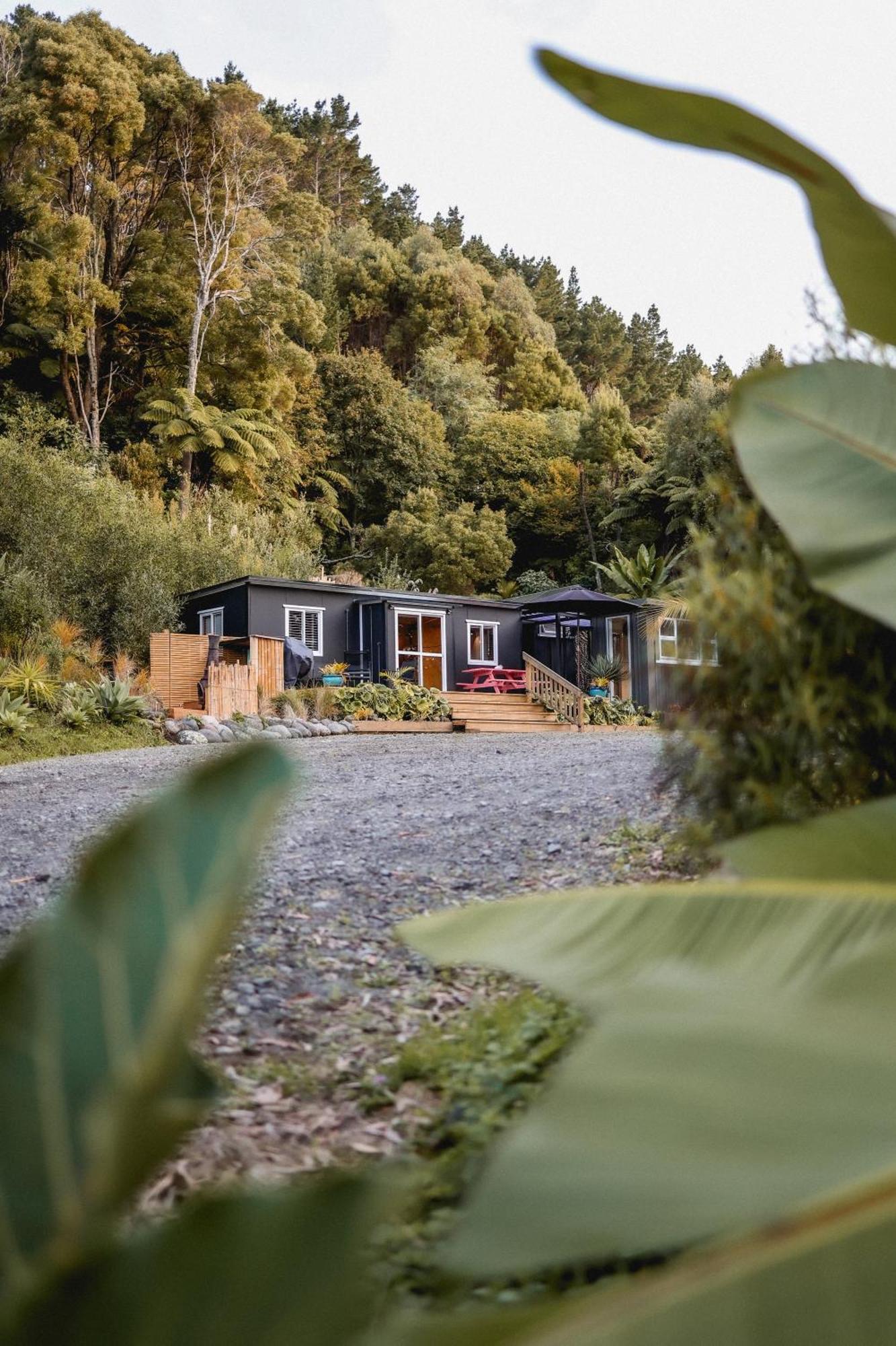 Kaitake Kabana - Unique, Off-Grid, Studio Retreat Oakura Екстер'єр фото