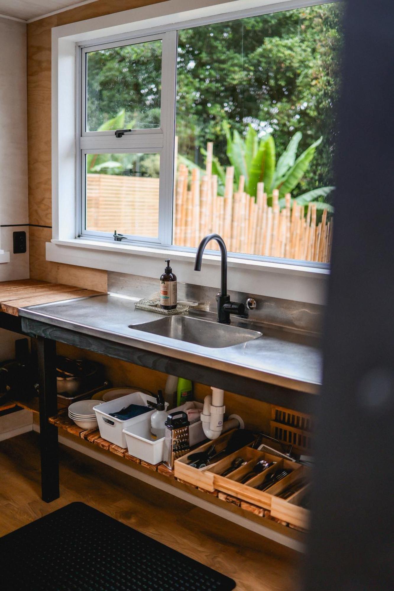 Kaitake Kabana - Unique, Off-Grid, Studio Retreat Oakura Екстер'єр фото