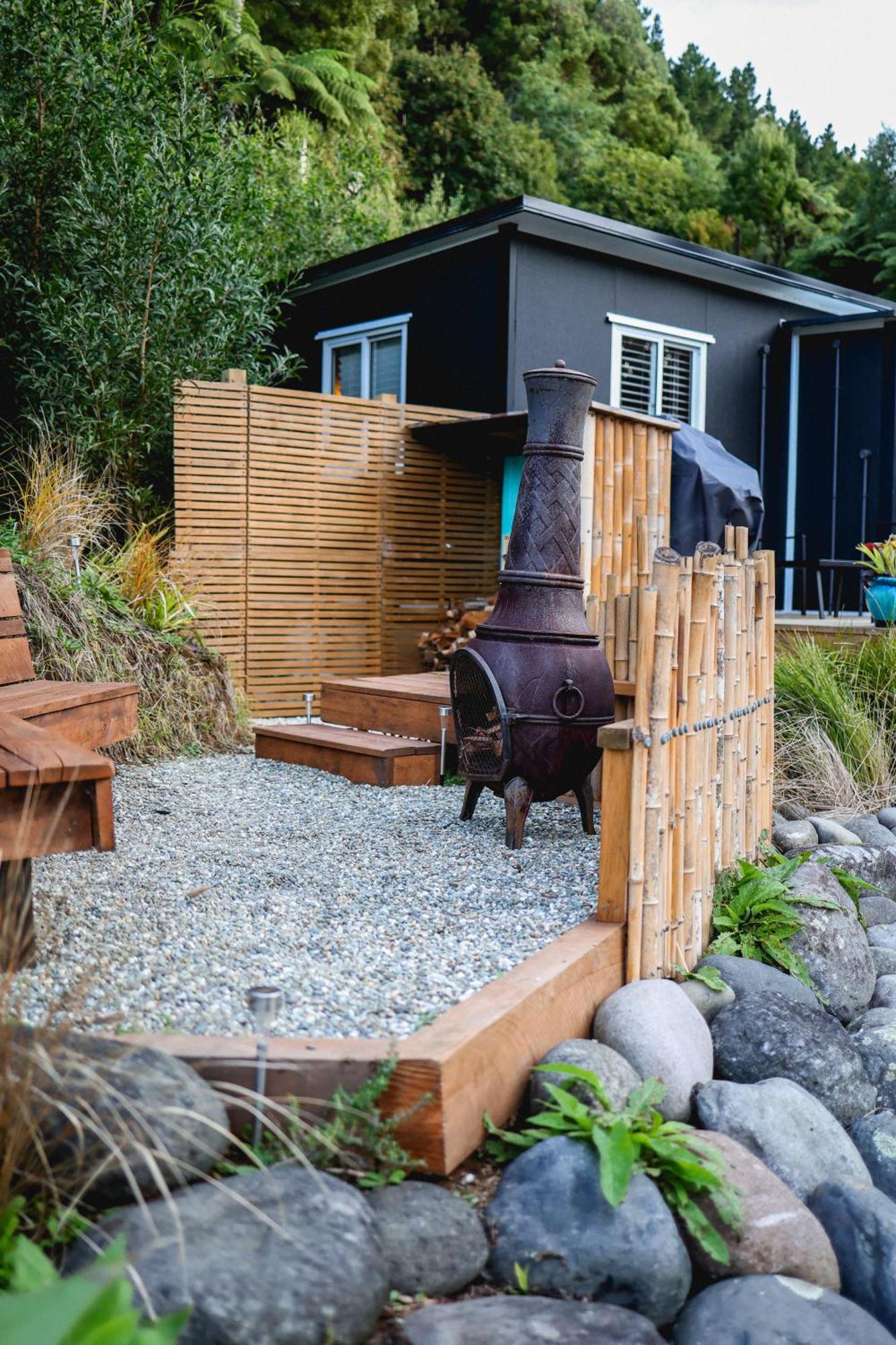 Kaitake Kabana - Unique, Off-Grid, Studio Retreat Oakura Екстер'єр фото