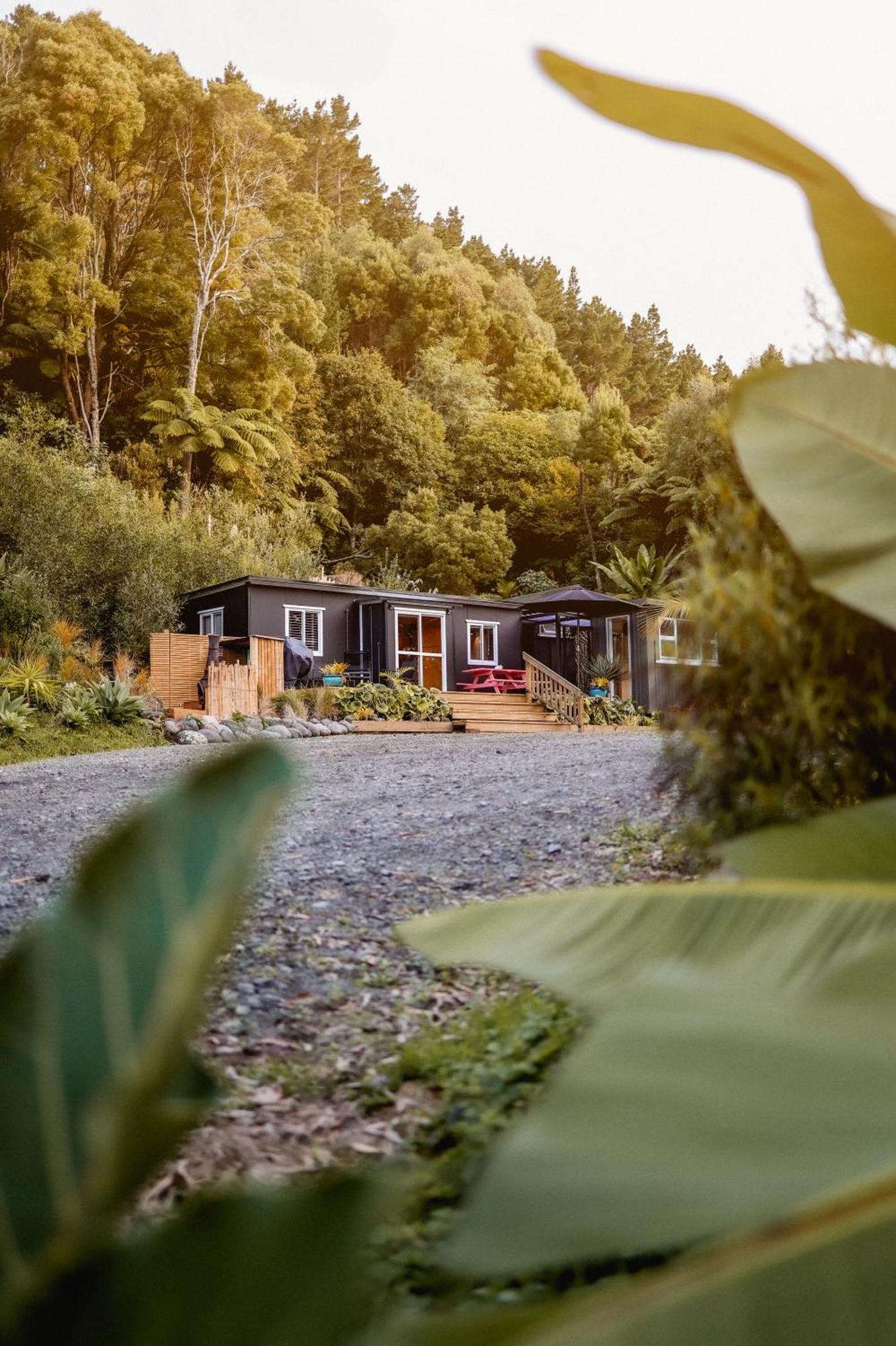 Kaitake Kabana - Unique, Off-Grid, Studio Retreat Oakura Екстер'єр фото