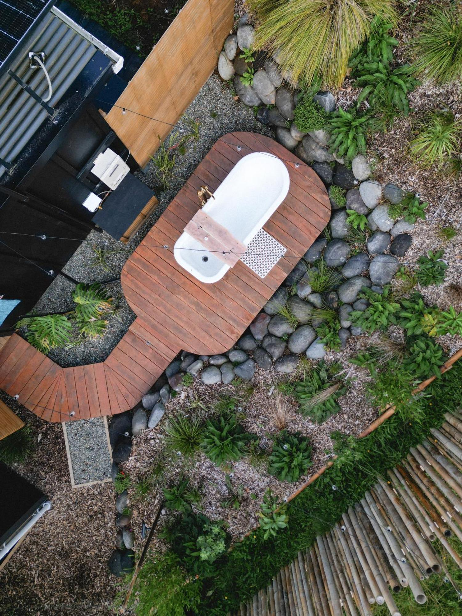 Kaitake Kabana - Unique, Off-Grid, Studio Retreat Oakura Екстер'єр фото
